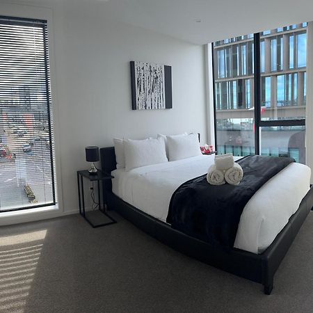 2 Bedrooms Apprtmt Plus Underground Parking In Cbd Κράισττσερτς Εξωτερικό φωτογραφία