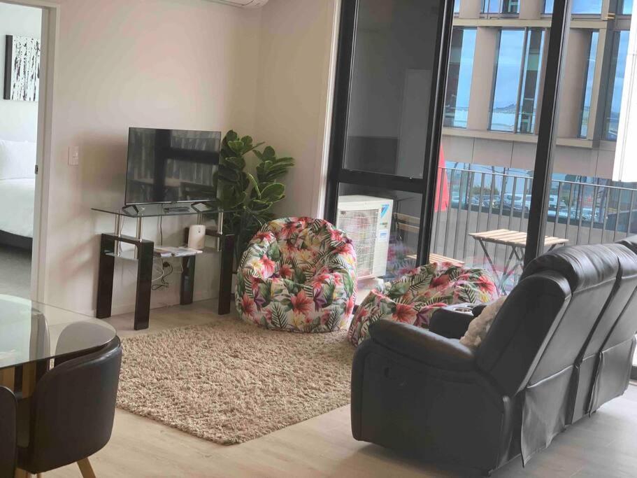 2 Bedrooms Apprtmt Plus Underground Parking In Cbd Κράισττσερτς Εξωτερικό φωτογραφία