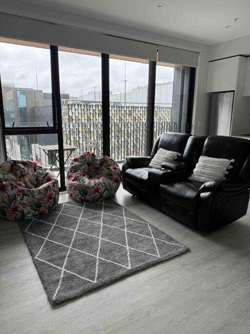 2 Bedrooms Apprtmt Plus Underground Parking In Cbd Κράισττσερτς Εξωτερικό φωτογραφία