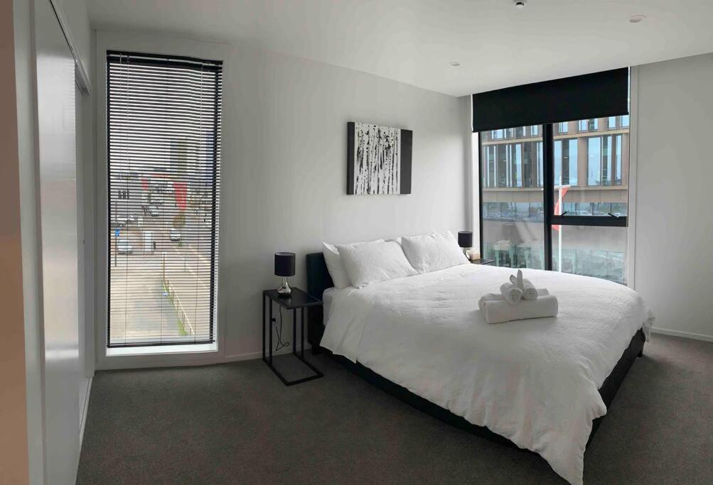 2 Bedrooms Apprtmt Plus Underground Parking In Cbd Κράισττσερτς Εξωτερικό φωτογραφία