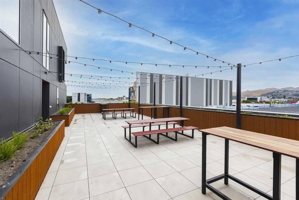 2 Bedrooms Apprtmt Plus Underground Parking In Cbd Κράισττσερτς Εξωτερικό φωτογραφία